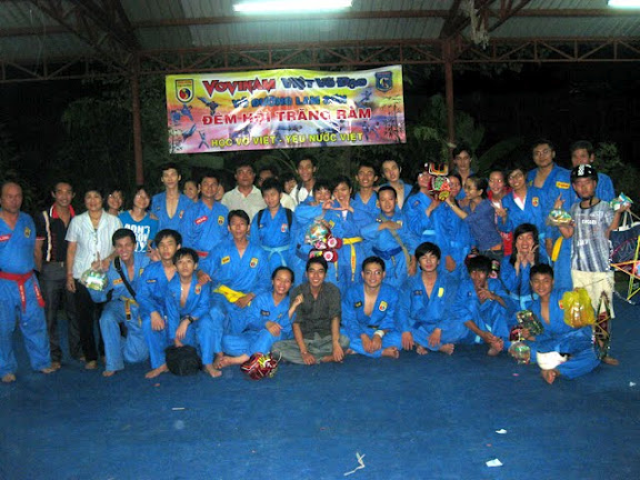 Vovinam NTL Phú Thọ  vui Trung Thu 2011 - Joyeuse Fete de la Mi-Autome en 2011